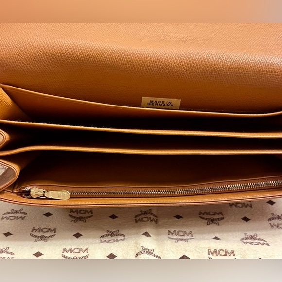 Pre-Loved Vintage MCM Leather Clutch / Wristlet - Picture 10 of 14